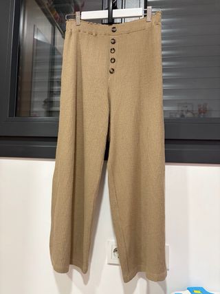 Pantalones anchos canalé botones