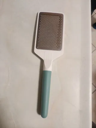 Grattugia  in metallo e plastica