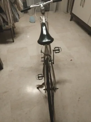 Bicicleta de paseo/carreras blanca