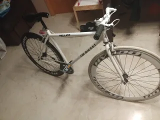 Bicicleta de paseo/carreras blanca