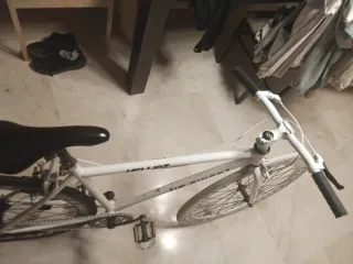 Bicicleta de paseo/carreras blanca