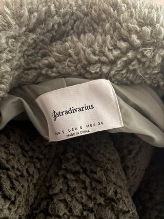 Abrigo borrego verde oliva Stradivarius