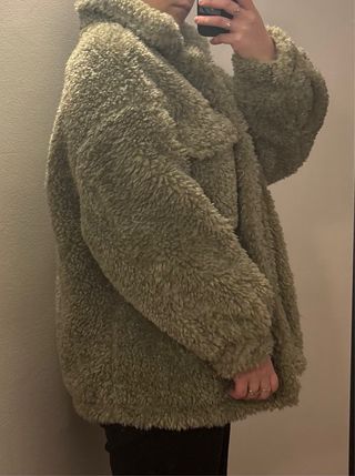 Abrigo borrego verde oliva Stradivarius