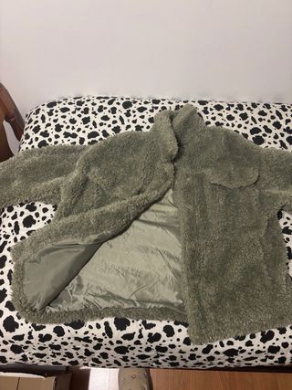 Abrigo borrego verde oliva Stradivarius