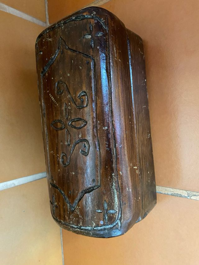 Cofre madera maciza antiguo tallado