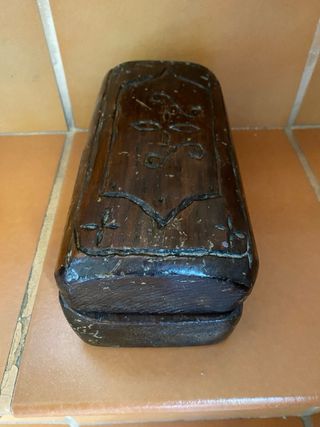 Cofre madera maciza antiguo tallado