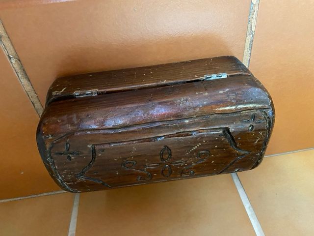 Cofre madera maciza antiguo tallado