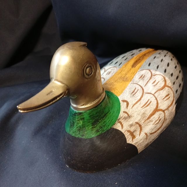 PATO DE MADERA PINTADO A MANO CABEZA BRONCE