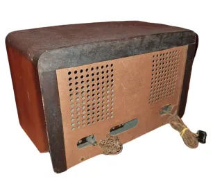 Radio De Madera Antigua.