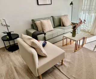 Conjunto sala: sofá, mesas, sillón