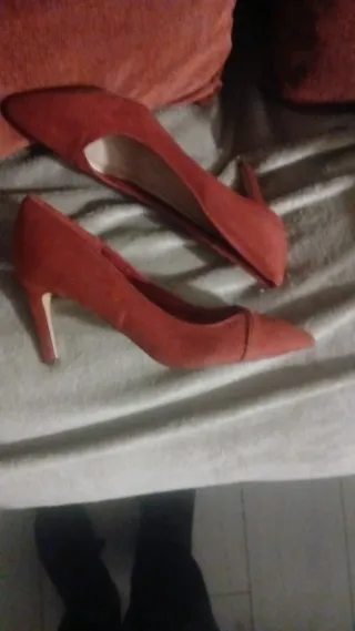Zapatos  sfera n39de tacón rojos de ante