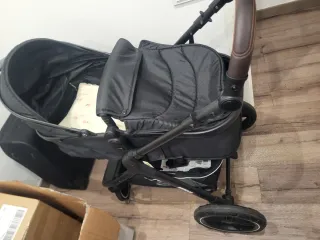 Carro de bebé negro