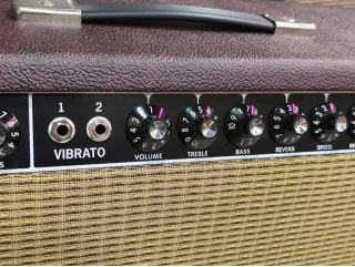 Fender Deluxe Reverb '65 Ed. Limitada Burdeos