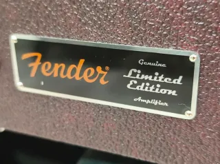 Fender Deluxe Reverb '65 Ed. Limitada Burdeos