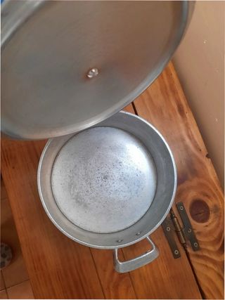 Olla de aluminio grande