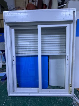 Ventana corredera con persiana