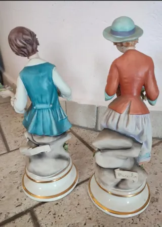 Statuine Capodimonte Coppia Bambini con Fiori