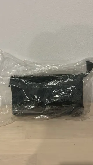 Bolso Misako negro con etiqueta