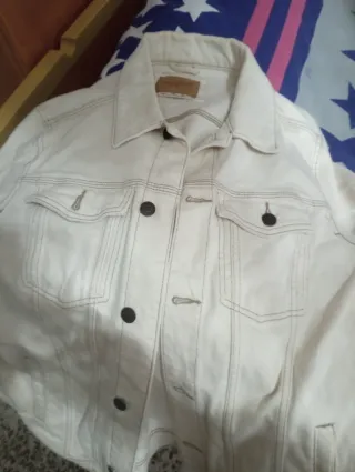 Cazadora vaquera Pull&Bear beige Talla L