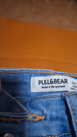 Pantalón vaquero Pull&Bear desgarrado
