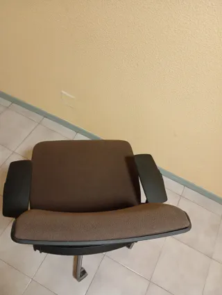 Silla,Ergonómica Steelcase Think V2 apoyabrazos4D