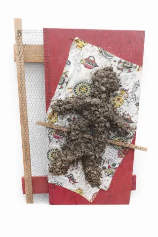 Escultura de Víctor mira antihéroes 1996