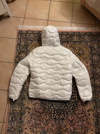 Giubbotto bianco trapuntato con cappuccio