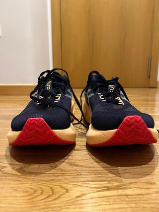 Asics Novablast 5 COMO NUEVAS