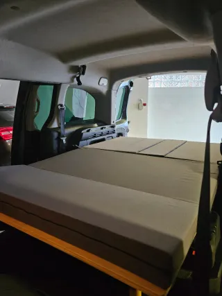 Mueble Camper + Colchón a medida + Aislantes