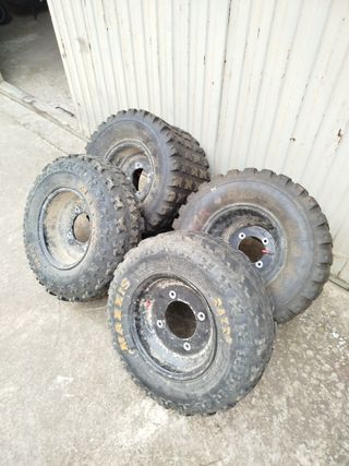 Juego Ruedas Quad Maxxis