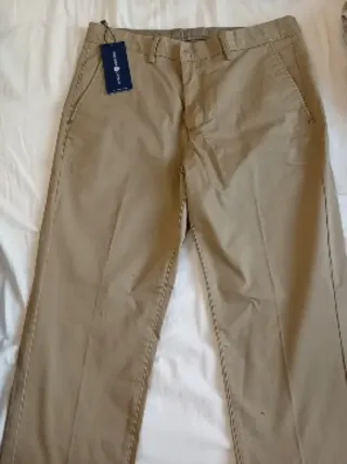 Pantalón Chino Beige AM con etiqueta