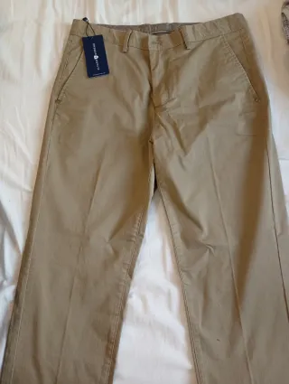 Pantalón Chino Beige AM con etiqueta