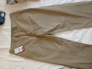 Pantalón Chino Beige AM con etiqueta