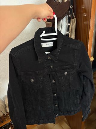 Chaqueta vaquera negra Mango