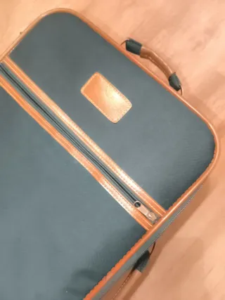 Maleta vintage negra y verde