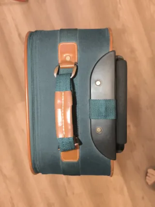 Maleta vintage negra y verde