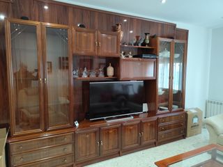 Mueble de salón madera y cristal