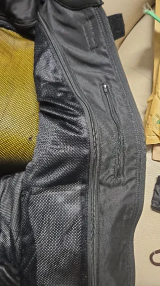 Mono de cuero deportivo talla M (DOS PIEZAS)