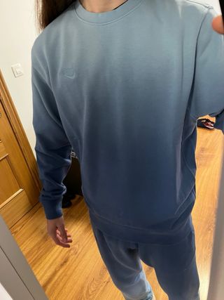 Sudadera Nike azul degradado