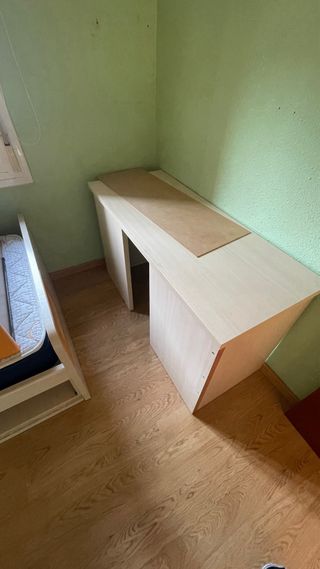 Cama individual con cajones y escritorio