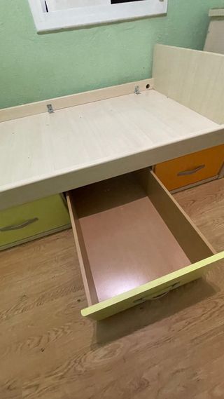 Cama individual con cajones y escritorio