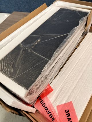 VASAGLE Mesa Auxiliar con Multienchufe, Mesita Estrecha