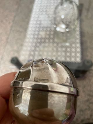 Caraffa in vetro con tappo e targhetta argento