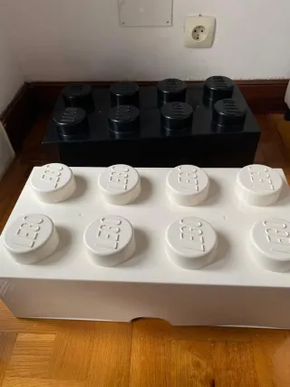 Cajones de Almacenamiento LEGO Blanco y Negro.