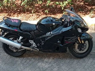 SUZUKI  GSX 1300 RZ HAYABUSA.