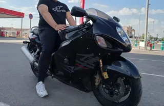 SUZUKI  GSX 1300 RZ HAYABUSA.
