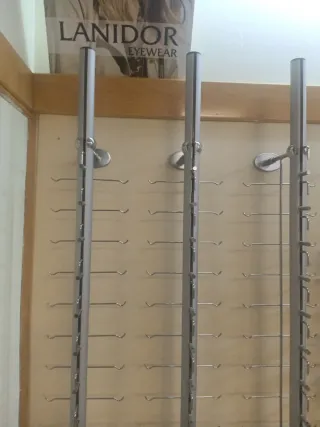 Expositores para 12 gafas con llave seguridad
