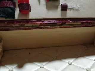 Costurero antiguo mimbre y piel