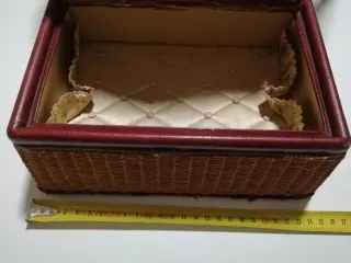 Costurero antiguo mimbre y piel