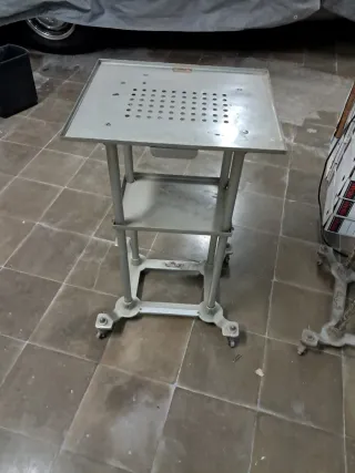 2 Mesas  metálica antiguas Involca